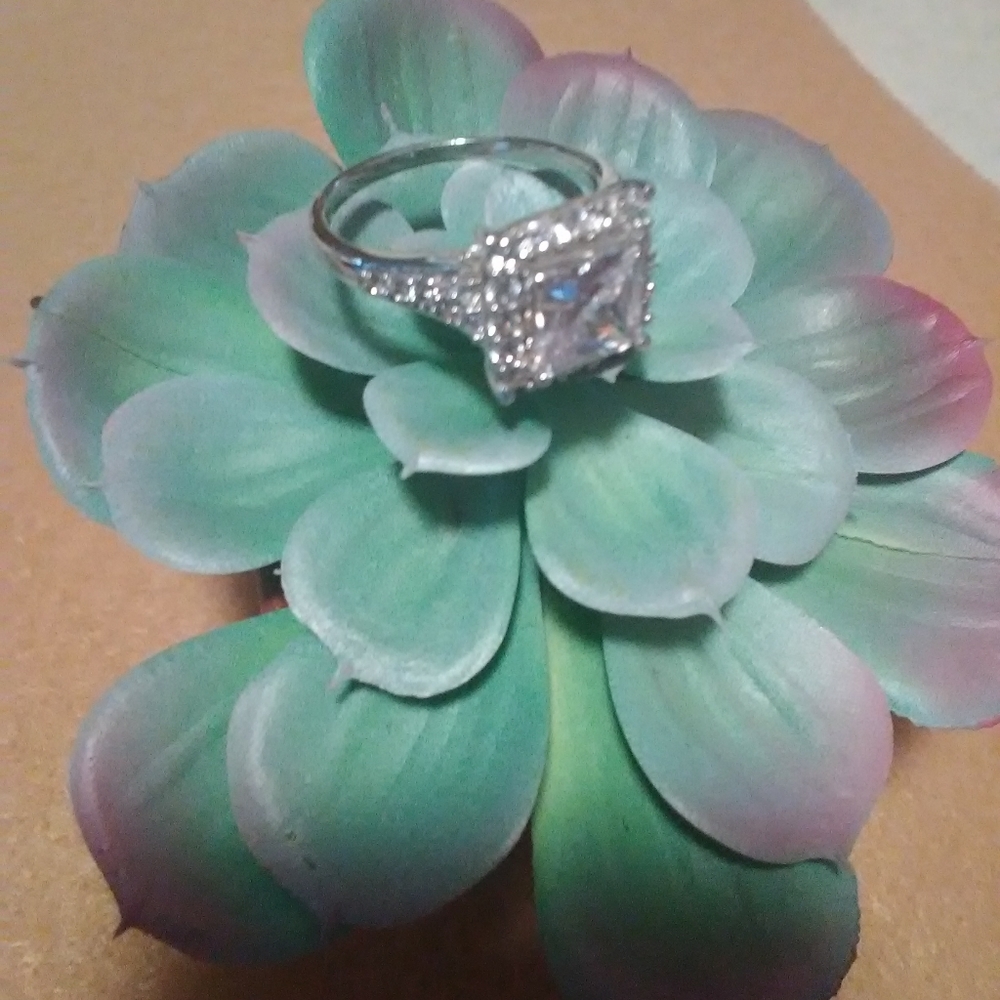 NWOT SIZE 12 RING